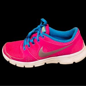 Womens Nike Sneakers Size 7.5